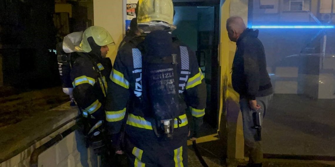Apartmanın bodrumunda çıkan yangın kaygı dolu anlar yaşattı