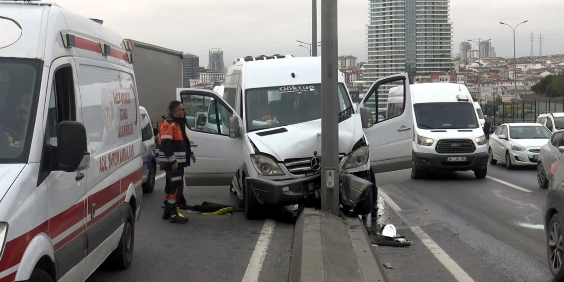 Avcılar’da şoför direksiyon başında felç geçirdi