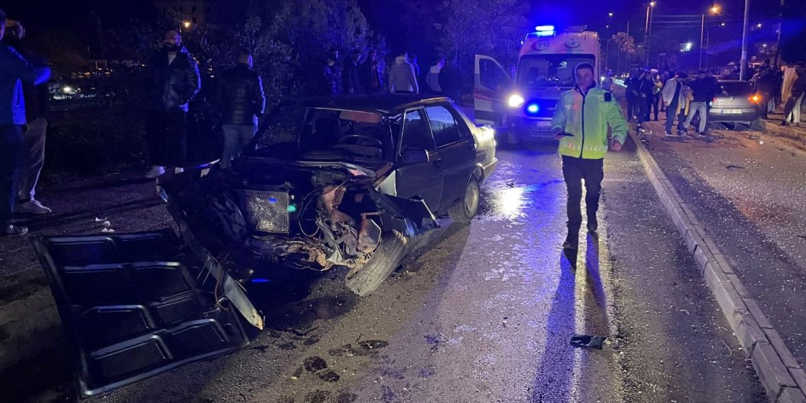 Aydın’da iki araba çarpıştı: 11 kişi yaralandı