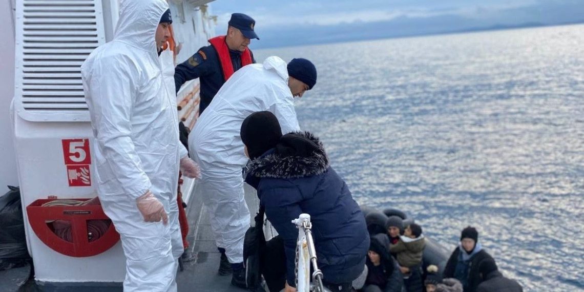 Ayvacık açıklarında 41 kaçak göçmen yakalandı