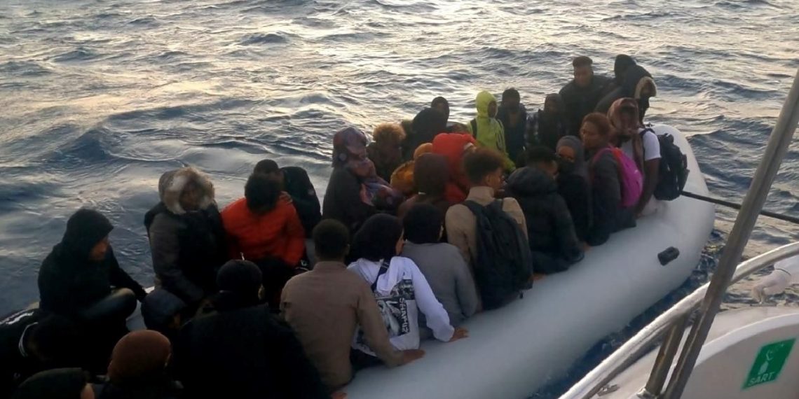 Ayvalık kıyısında 36 sistemsiz göçmen yakalandı