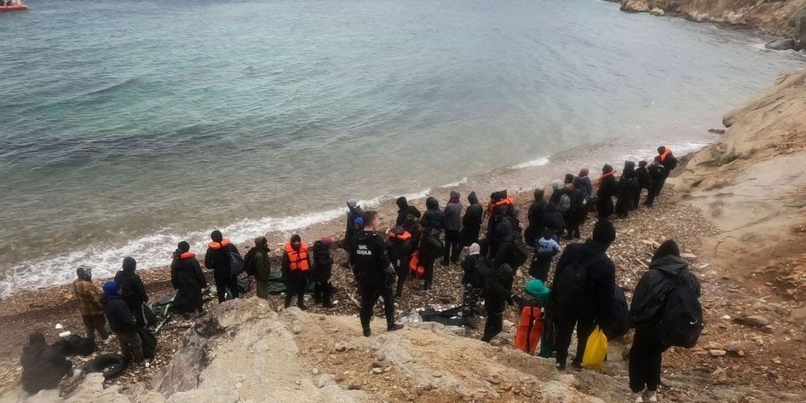 Ayvalık’ta 81 göçmen kurtarıldı