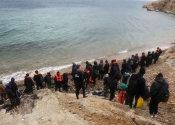 Ayvalık’ta 81 göçmen kurtarıldı