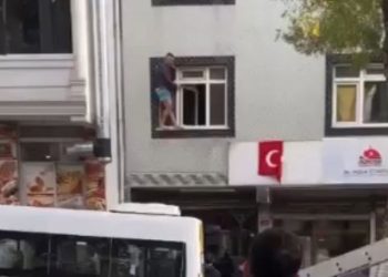 Bahçelievler’de pencereye çıkıp ‘gasbediliyorum’ diyerek yardım istedi