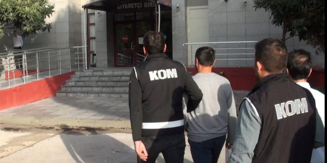 Balıkesir’de FETÖ’den aranan 2 kişi yakalanıp, tutuklandı