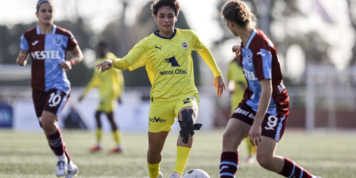 Bayan Futbol Muhteşem Ligi’nde Fenerbahçe, Trabzonspor’u mağlup etti
