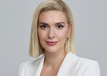 Bergüzar Korel takipçilerini uyardı