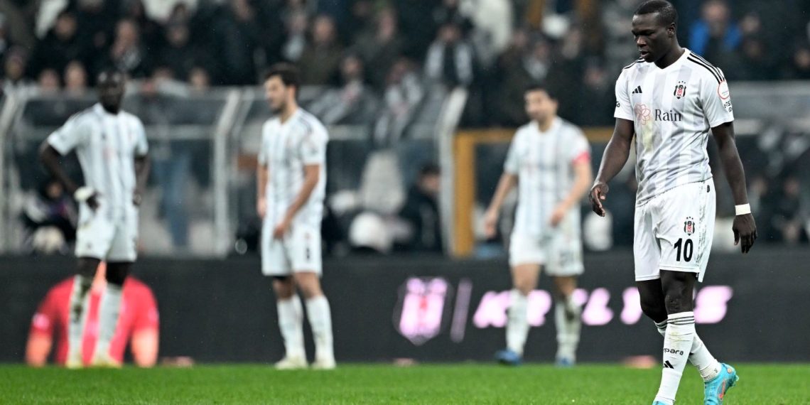 Beşiktaş’tan 5 oyuncuya takım dışı kararı