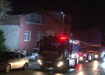 Beykoz’da çatıda yangın: Gruplar müdahale etti