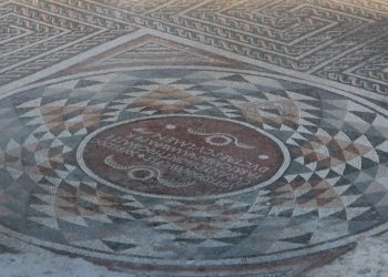 Bin 700 yıllık mozaiklerde üç boyutlu desenler