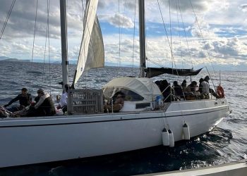 Bodrum’da arızalanan tekne ile bottaki 136 kaçak göçmen kurtarıldı