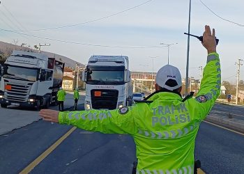 Bolu Dağı’nda kış lastiği olmayan araçların geçişine müsaade verilmiyor