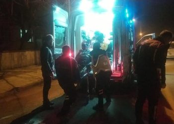 Caddede tartıştığı husumetlisini tabanca ile vurdu