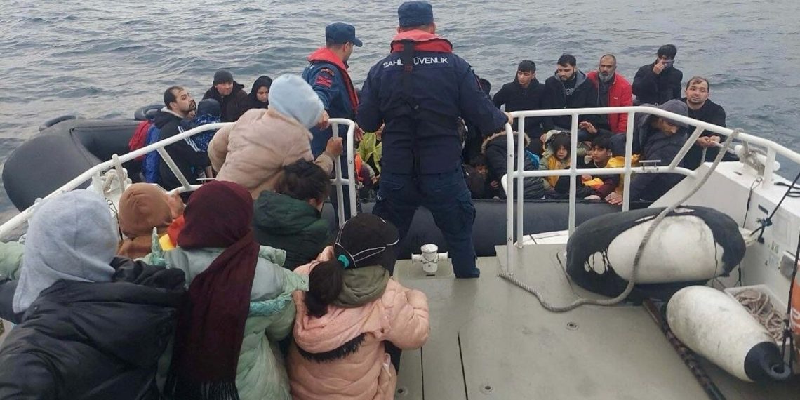 Çanakkale’de 92 kaçak göçmen kurtarıldı