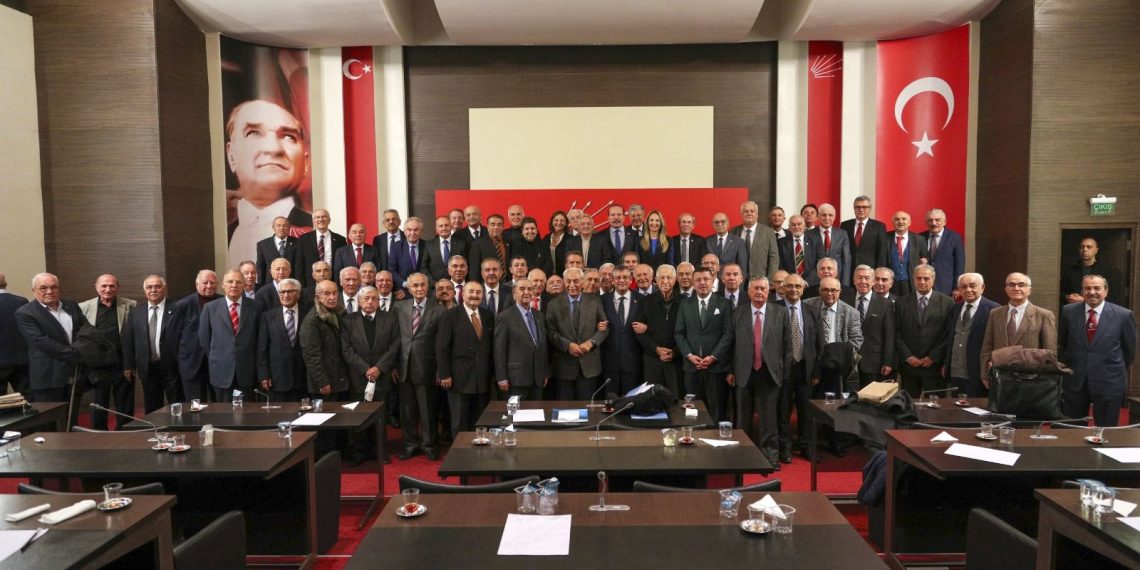 CHP’de evvelki periyot milletvekilleriyle toplantı