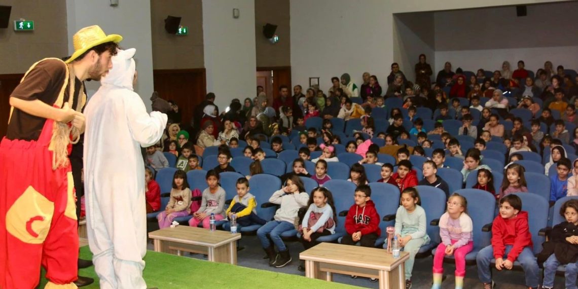 Çocuklar Pamuk ile Kömür oyunuyla eğlendi
