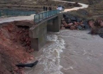 Çok yağış sonrası köprüde göçük meydana geldi