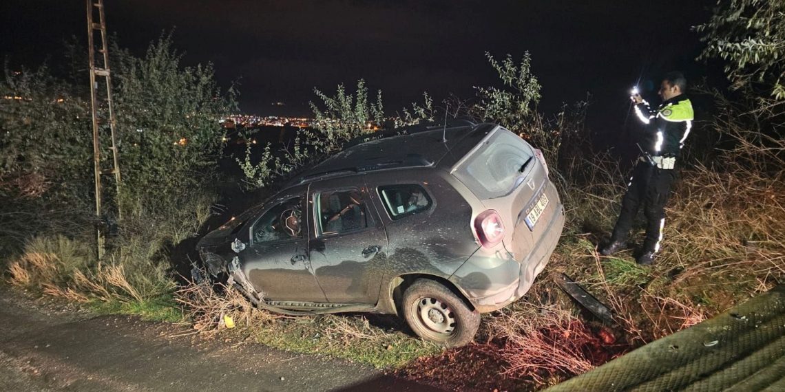 Çorum’da kaza yapan 4 kişi arabası bırakıp kaçtı