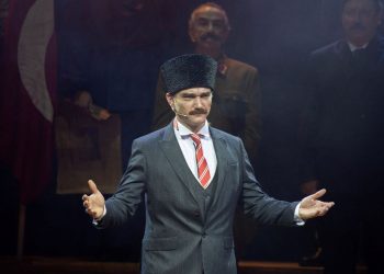 “Cumhuriyet’e Doğru” Erzurum’da sahnelendi