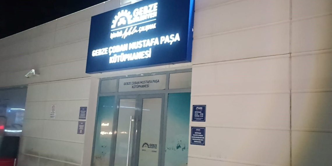 Ders çalışırken kendini kaptıran genç kütüphanede kilitli kaldı