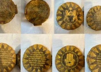 Diyarbakır’da altın yazma İbranice kitap ele geçirildi