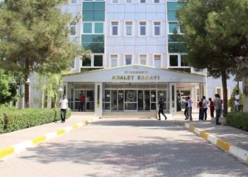 Duruşmadan çıkıp hengameye tutuştular: 1’i polis 2 yaralı