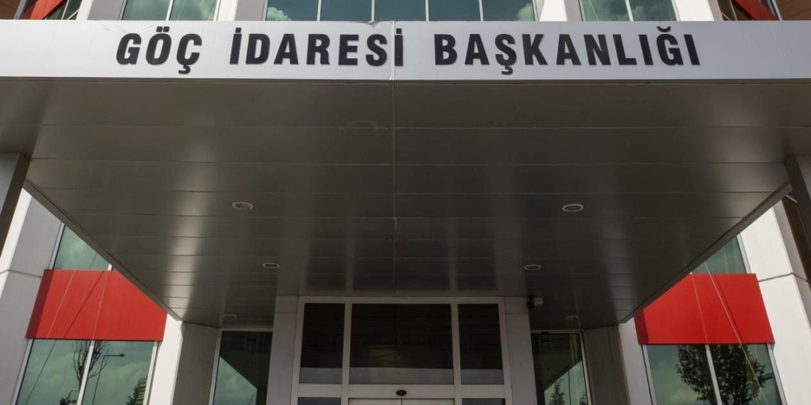 “Düzensiz göçmenlerin hür bırakıldığı” argümanına yalanlama