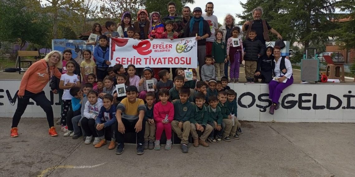 Efeler Belediyesi Kent Tiyatrosu çocuklarla buluştu