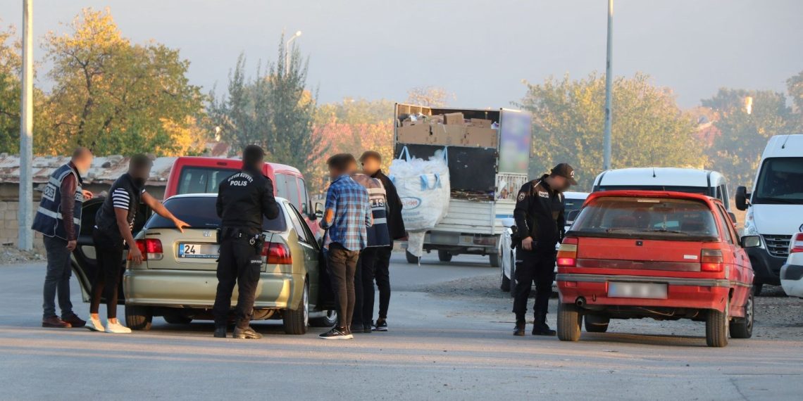 Erzincan’da toplam 9 yıl 10 ay mahpus cezası olan 3 kişi yakalandı