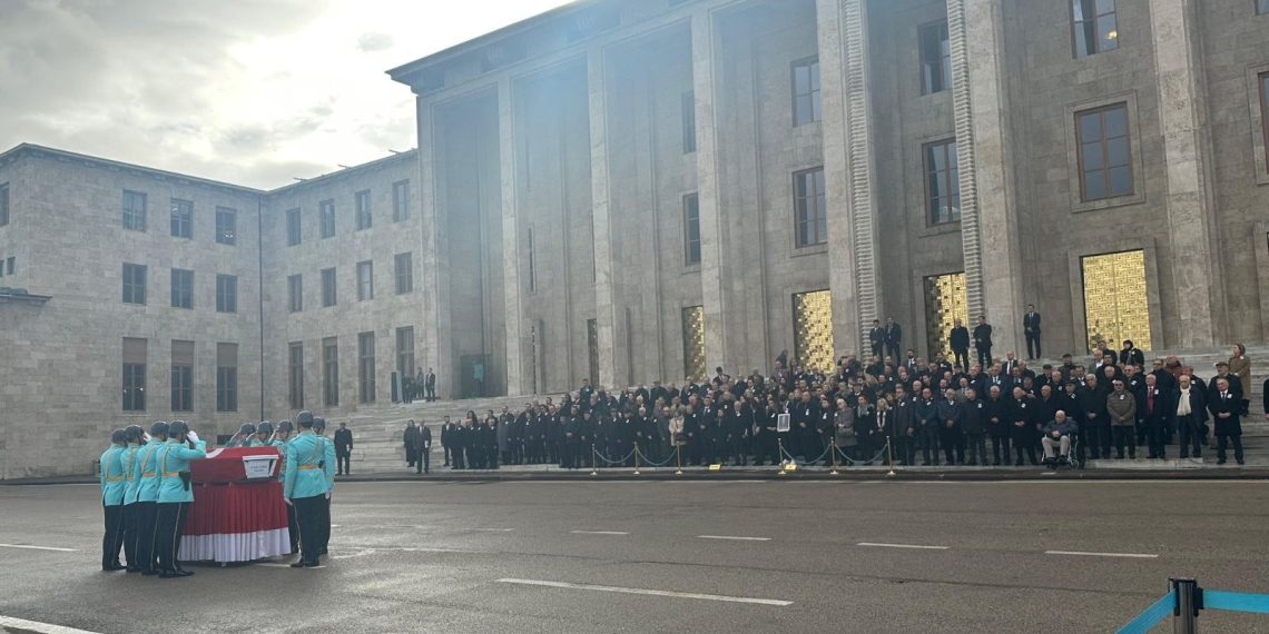 Eski Bakan Yürür için TBMM’de cenaze merasimi