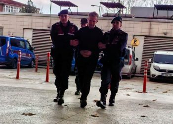 Eski eşini sokak ortasında bıçakladı