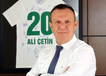 Eski lidere trafikte bıçaklı atak (Taksi sürücüsü göğsünden bıçakladı)