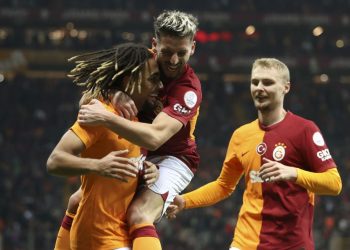 Galatasaray, Fenerbahçe’nin rekorunu tazeledi