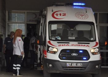 Gaziantep’te çatıdan düşen televizyon tamircisi yaralandı