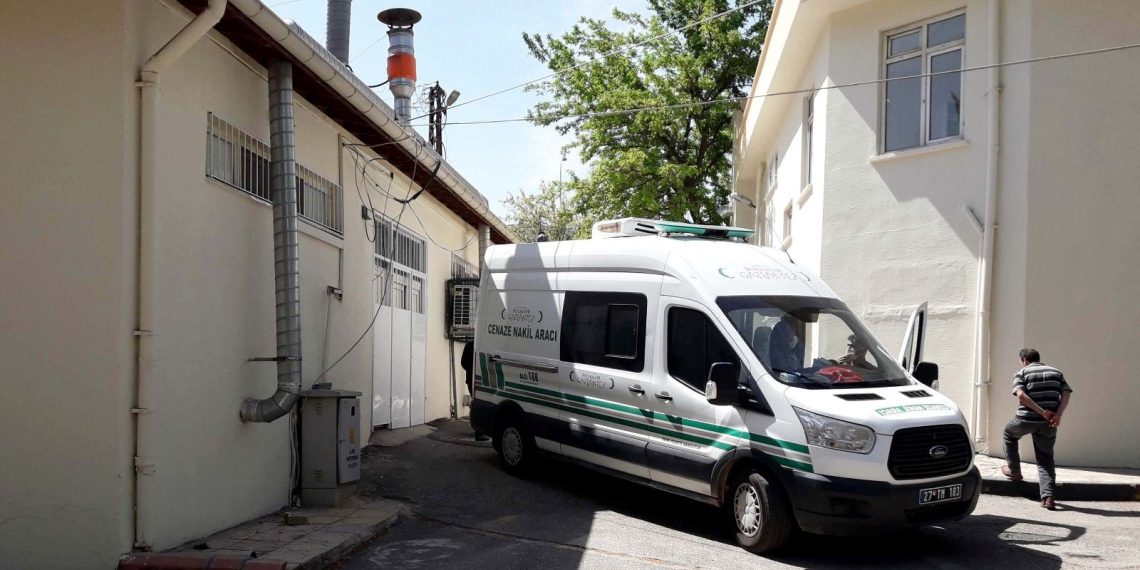 Gaziantep’te hafif ticari araç ile çarpışan motosikletin şoförü öldü