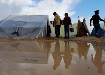 Gazzeliler kışa çadırda girdi: Cebaliye kampı sular altında
