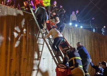 Giresun’da araba dere yatağına devrildi: 3 kişi yaralandı