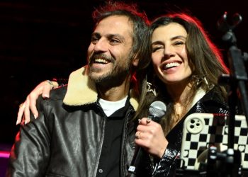 Gökçe Bahadır ve Erkan Kolçak Köstendil yılbaşı konseri verdi