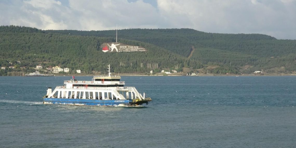 Gökçeada ve Bozcaada feribot seferlerine fırtına pürüzü