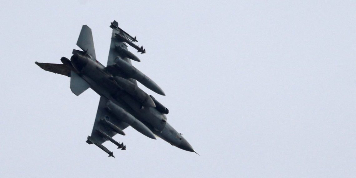 Güney Kore açıklarında, ABD’ye ilişkin F-16 savaş uçağı düştü