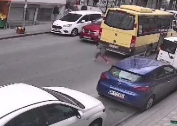 Güngören’de yola atlayan çocuğa araba çarptı