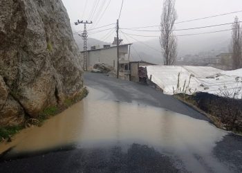 Hakkari’de karla karışık yağmur tesirli olmaya başladı
