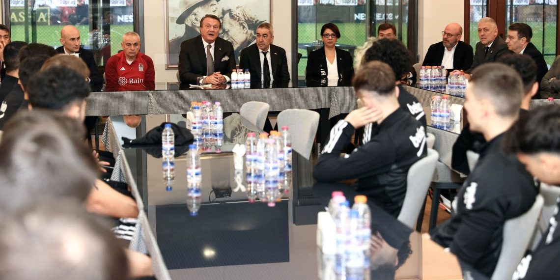 Hasan Arat, Beşiktaşlı futbolcularla bir ortaya geldi