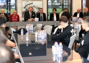 Hasan Arat, Beşiktaşlı futbolcularla bir ortaya geldi