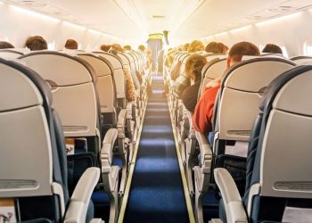 Hindistan’a ilişkin uçak, yolcunun rahatsızlanması üzerine Karaçi’ye acil iniş yaptı