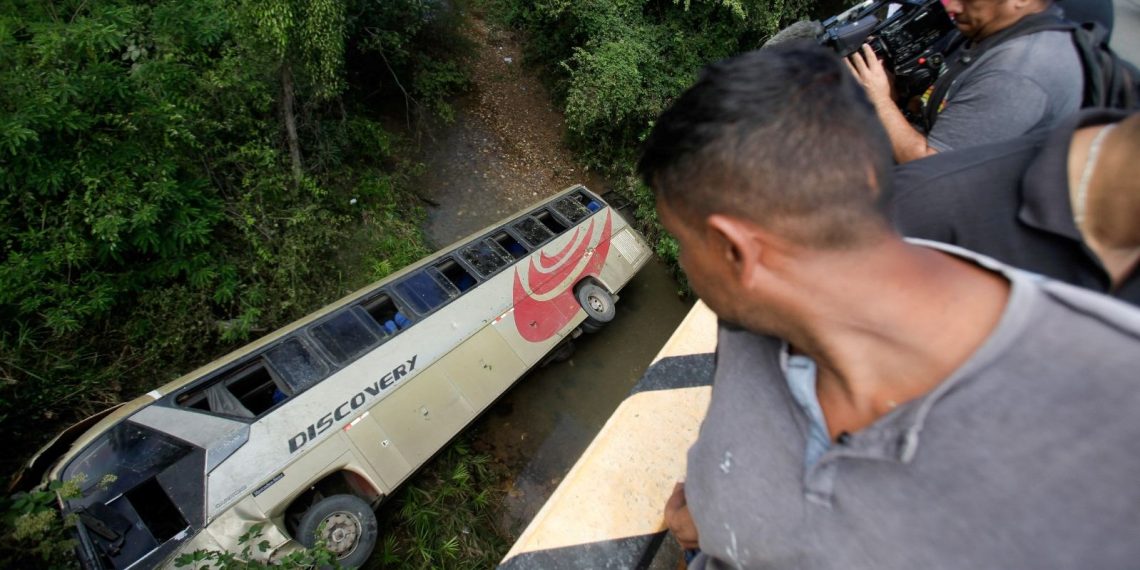 Honduras’ta otobüs köprüden düştü: Çok sayıda meyyit ve yaralı var