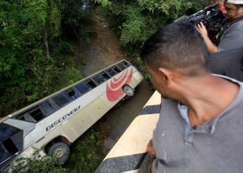 Honduras’ta otobüs köprüden düştü: Çok sayıda meyyit ve yaralı var