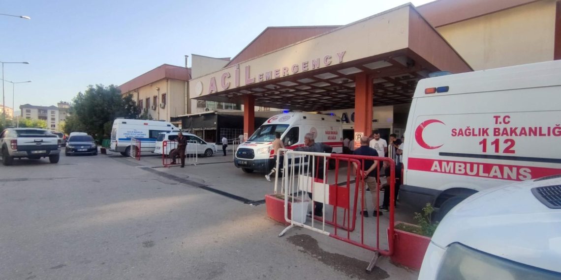 Husumetli ailelerin hengamesi cinayetle bitti: 1 meyyit, 1 ağır yaralı