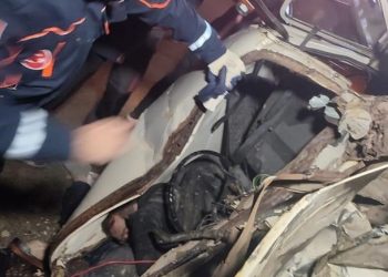 İki araba çarpıştı: 2 meyyit