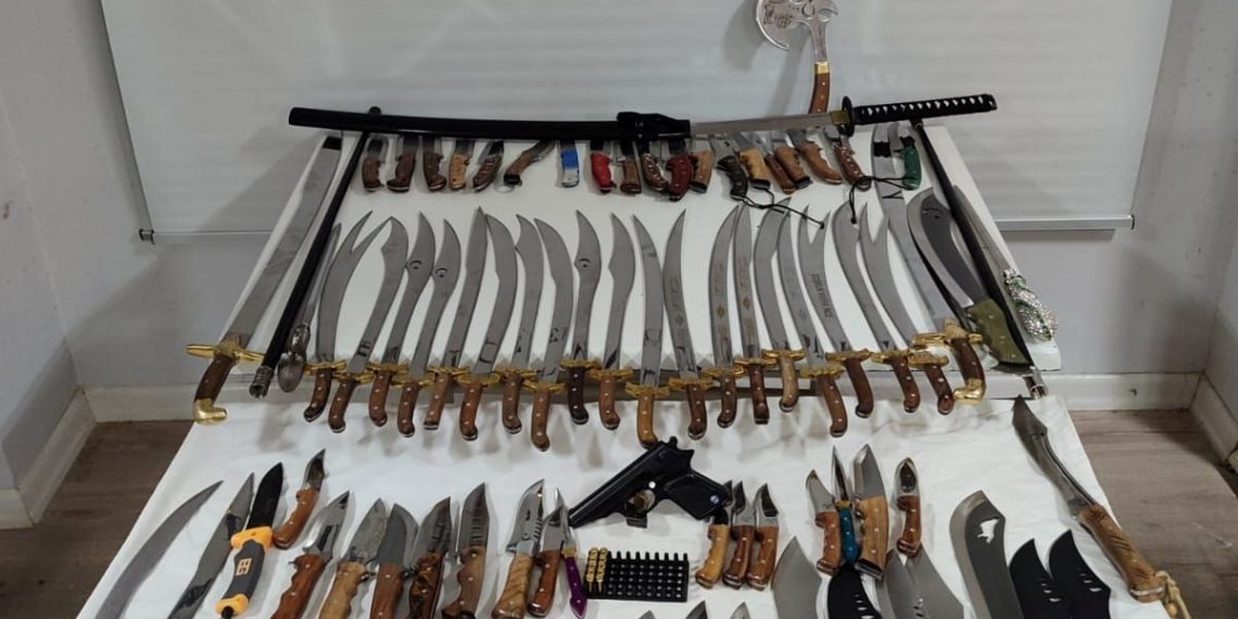 İnternetten bıçak satışına operasyon (24 kılıç ele geçirildi)